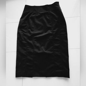 Burberry London pencil skirt with molded top stitching. Size 4